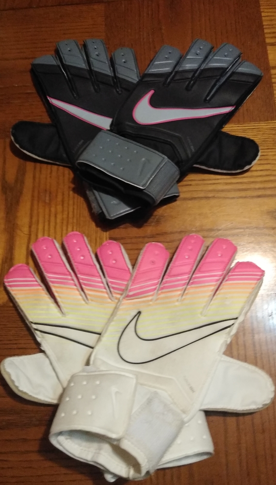 Two Sets Nike Goalkeeper Gloves G50262 Women